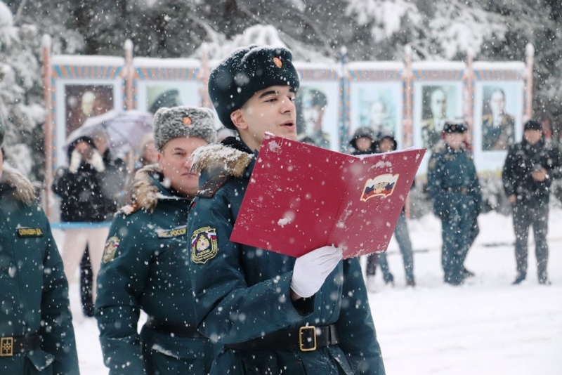 Личный состав вновь прибывшего пополнения  приведен к Военной присяге.