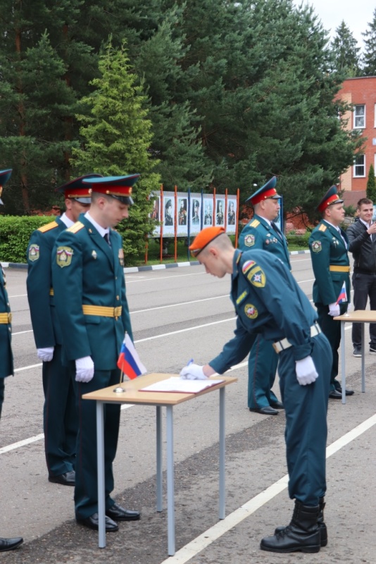 Военнослужащие роты вновь прибывшего пополнения приведены к военной присяге.