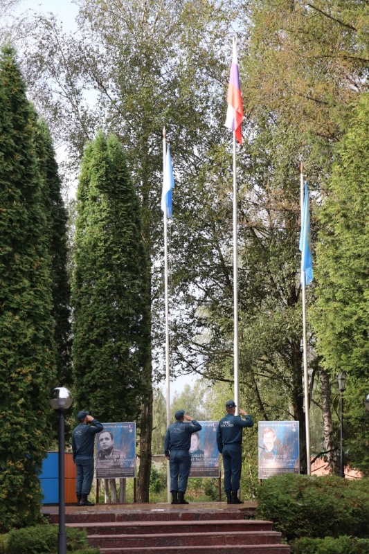 В центре торжественно отметили День Государственного флага России.