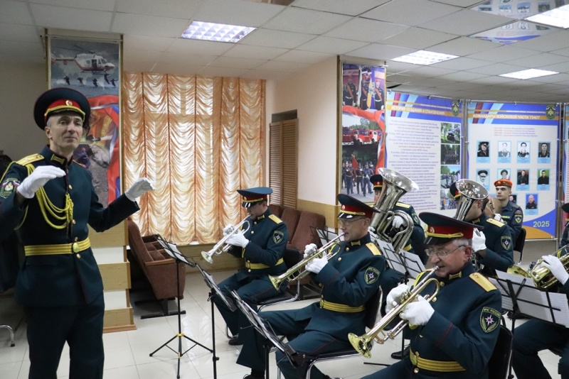 В центре торжественно отметили 70-летие со дня образования.