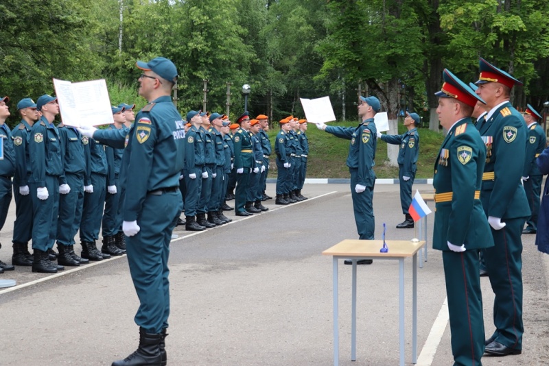 Церемония приведения к военной присяге состоялась в центре.