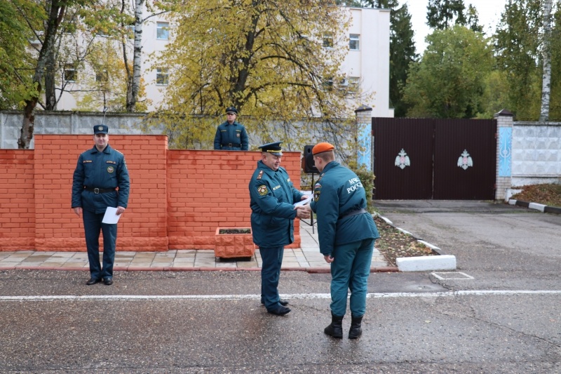 Торжественное построение в связи с празднованием 86 годовщины образования гражданской обороны.