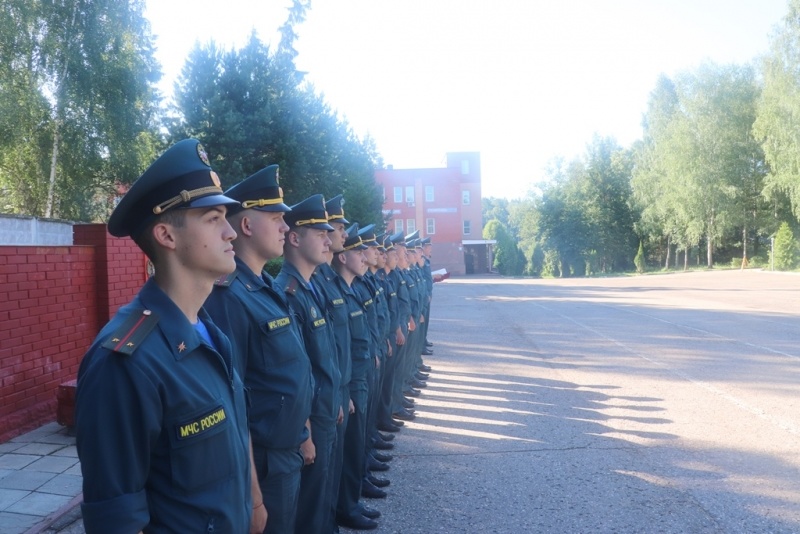 Принятие молодых офицеров в коллектив центра.