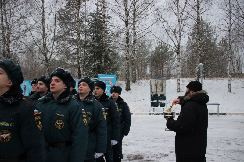 Приведение к военной присяге вновь прибывшего пополнения призыва осень-зима 2017 г 