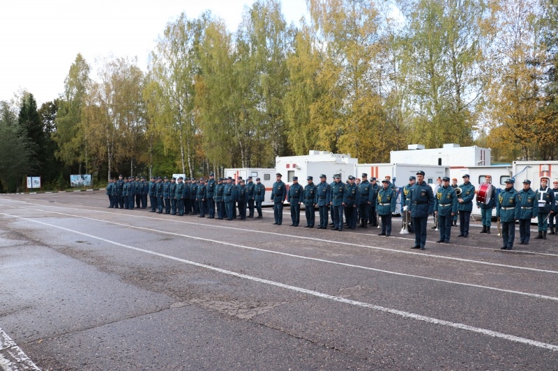 Торжественное построение в связи с празднованием 86 годовщины образования гражданской обороны.