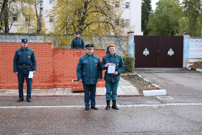 Торжественное построение в связи с празднованием 86 годовщины образования гражданской обороны.