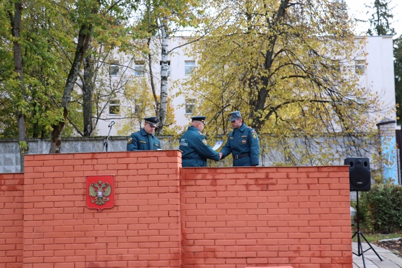 Торжественное построение в связи с празднованием 86 годовщины образования гражданской обороны.