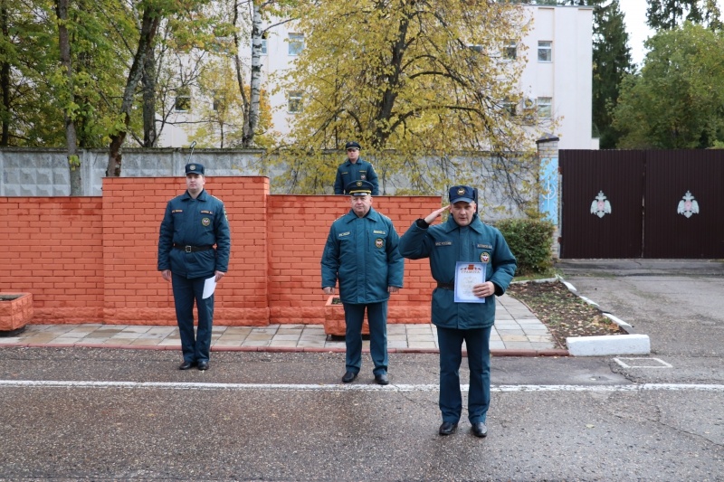 Торжественное построение в связи с празднованием 86 годовщины образования гражданской обороны.