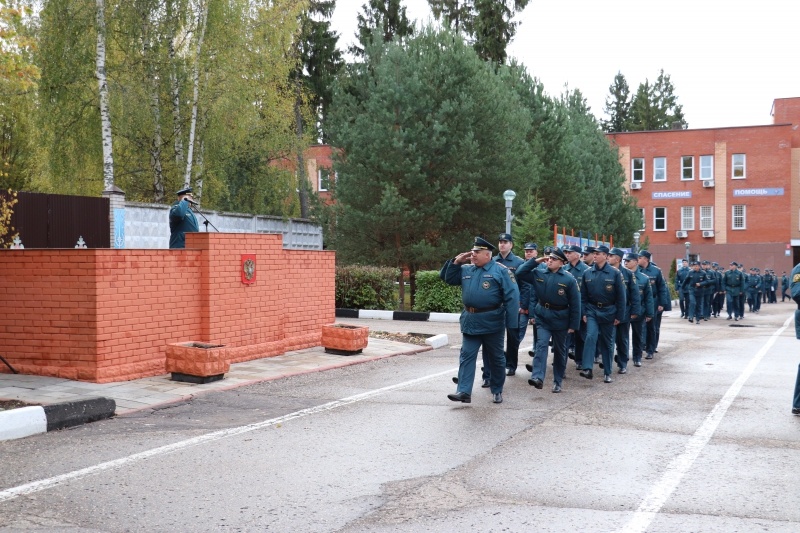 Торжественное построение в связи с празднованием 86 годовщины образования гражданской обороны.